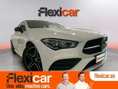 Usado Mercedes CLA200 Shooting Brake 150 CV (110 kW) 2023 Blanco Familiar