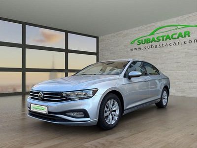 Gris / plata Usado 2021 VW Passat Business Berlina | 16.200 € (Precio justo)