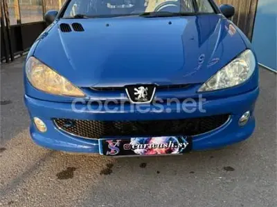 Usado Peugeot 206 90 CV (66 kW) 2006 Azul Berlina