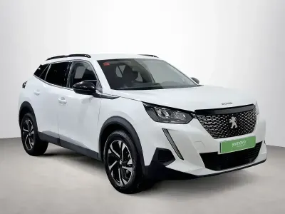 Usado Peugeot 2008 Allure 111 CV (81 kW) 2021 Blanco SUV