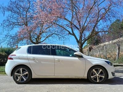 Usado Peugeot 308 Allure 92 CV (67 kW) 2015 Blanco Berlina