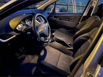 Usado Peugeot 207 Premium 90 CV (66 kW) 2008 Gris / plata Berlina
