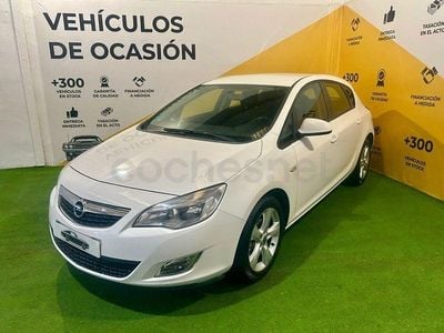 Usado Opel Astra Excellence 140 CV (102 kW) 2012 Blanco Berlina