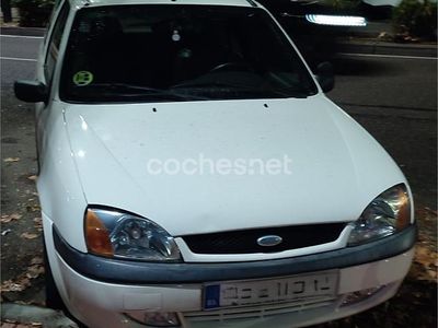 Blanco Usado 2001 Ford Fiesta Ambiente Berlina | 3200 €