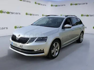 Usado Skoda Octavia Style 150 CV (110 kW) 2020 Gris / plata Familiar