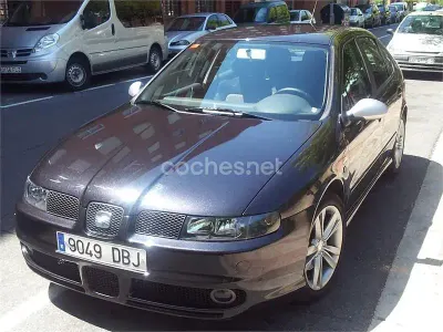 Usado Seat Leon Sport 150 CV (110 kW) 2004 Negro Utilitario