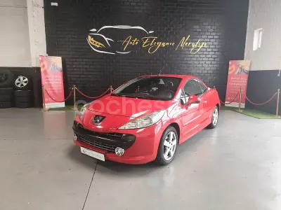 Usado Peugeot 207 CC Sport 110 CV (80 kW) 2009 Rojo Descapotable
