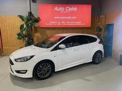 Używany Ford Focus ST-Line 125 KM (91 kW) 2017 Biały Sedan/Limuzyna