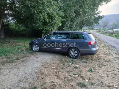 Usado VW Passat Highline 160 CV (117 kW) 2010 Negro Familiar