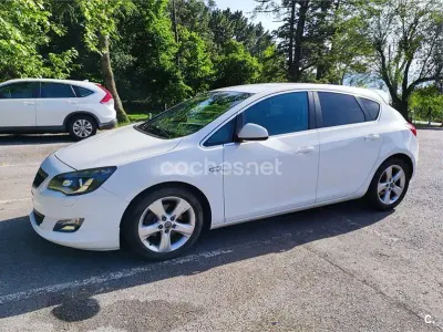 Usado Opel Astra Sport 125 CV (91 kW) 2011 Blanco Berlina