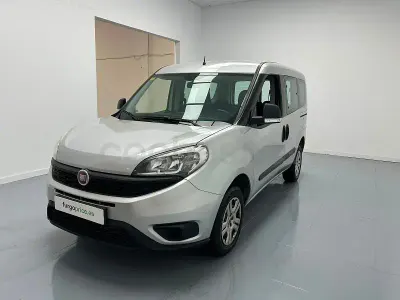Usado Fiat Doblò Active 90 CV (66 kW) 2015 Gris / plata Monovolumen