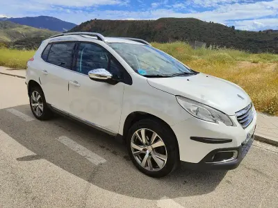 Usado Peugeot 2008 Allure 110 CV (80 kW) 2016 Blanco SUV
