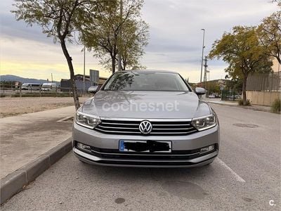 Usado VW Passat Advance 120 CV (88 kW) 2018 Gris / plata Berlina