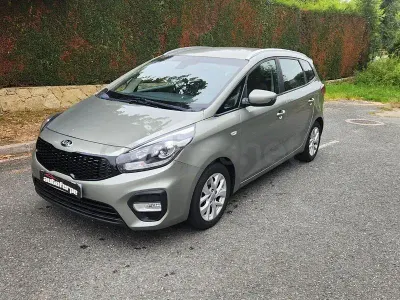 Usado Kia Carens 115 CV (84 kW) 2017 Verde Monovolumen