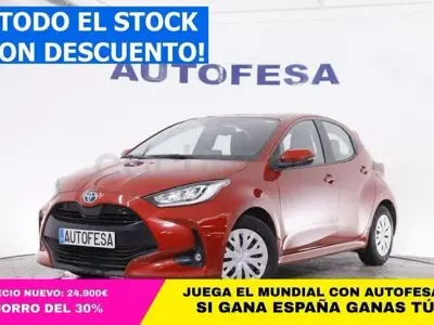 Usado Toyota Yaris Hybrid Active 116 CV (85 kW) 2023 Rojo Berlina