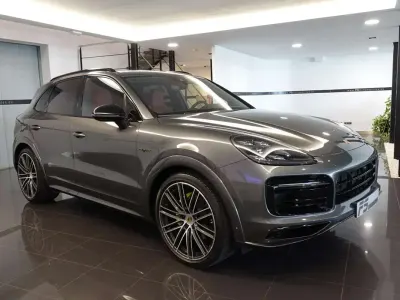 Usado Porsche Cayenne E-Hybrid 462 CV (339 kW) 2019 Gris SUV
