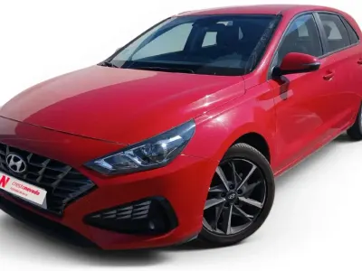 Usado Hyundai i30 110 CV (80 kW) 2022 Rojo