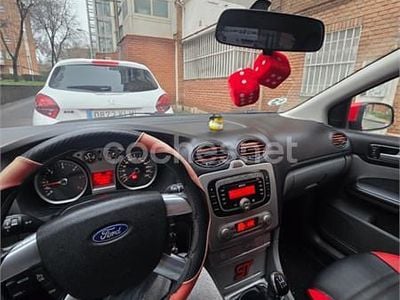 Usado Ford Focus Titanium 109 CV (80 kW) 2011 Rojo Berlina