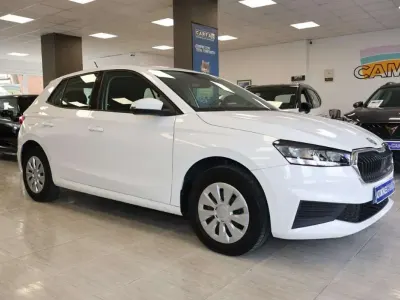 Usado Skoda Fabia Ambition 95 CV (69 kW) 2022 Blanco Utilitario