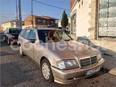 Beige Usado 2001 Mercedes C200 Elegance Familiar | 2300 € (Buen precio)