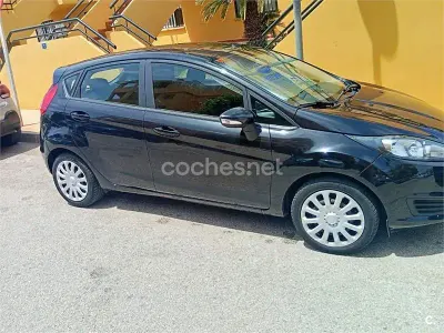 Usado Ford Fiesta Trend 75 CV (55 kW) 2015 Negro Utilitario