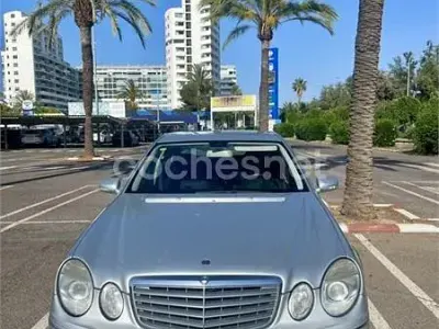 Usado Mercedes E200 Elegance 136 CV (100 kW) 2008 Gris / plata Berlina