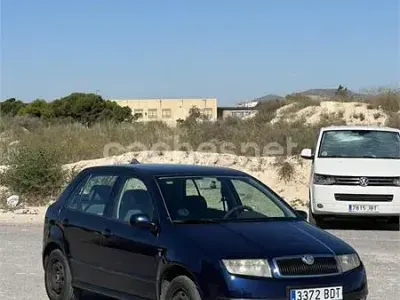 Usado Skoda Fabia Comfort 68 CV (50 kW) 2000 Azul Berlina