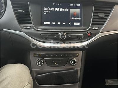 Usado Opel Astra Selective 110 HP (80 kW) 2017 Branco Sedan
