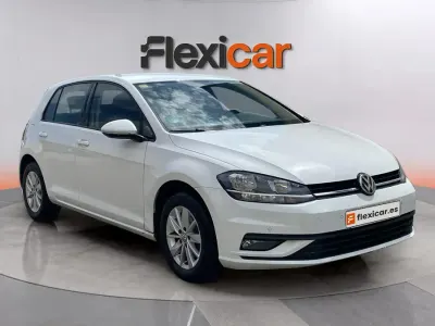 Usado VW Golf VII 110 CV (80 kW) 2018 Blanco Berlina