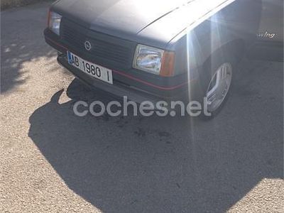 Usado Opel Corsa S 55 CV (40 kW) 1986 Gris / plata Berlina