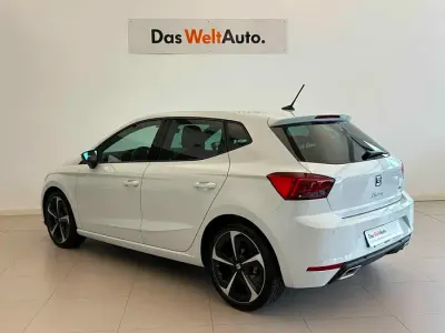 Usado Seat Ibiza FR 110 CV (80 kW) 2022 Blanco Utilitario