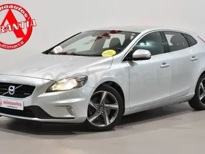 Usado Volvo V40 R-Design Momentum 150 CV (110 kW) 2014 Gris / plata Berlina