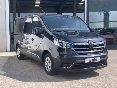 Usado Renault Trafic Equilibre 150 CV (110 kW) 2025 Gris Monovolumen