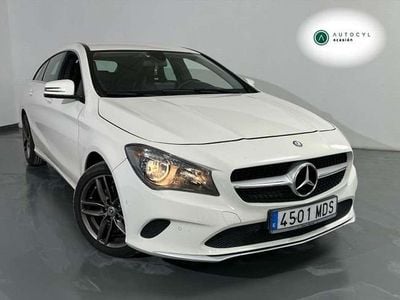 Usado Mercedes CLA200 Shooting Brake 136 CV (100 kW) 2016 Blanco Familiar