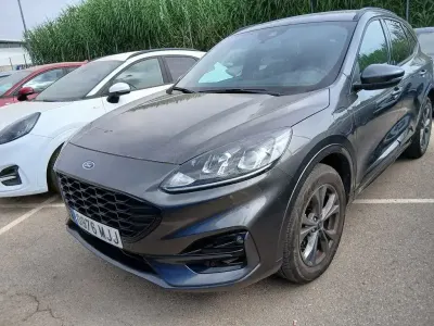 Usado Ford Kuga ST-Line 225 CV (165 kW) 2023 Gris / plata SUV