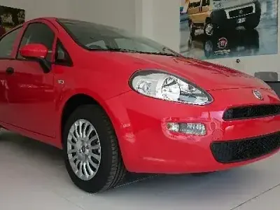 Käytetty Fiat Punto Pop 75 HP (55 kW) 2015 Punainen Viistoperä