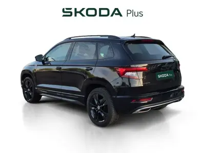 Usado Skoda Karoq SportLine 150 CV (110 kW) 2021 Negro SUV