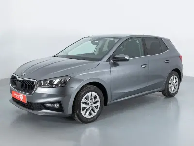 Usado Skoda Fabia Selection 115 CV (84 kW) 2025 Gris / plata Utilitario