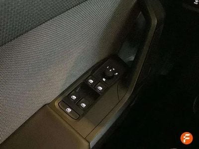 Używany Seat Leon Style 110 KM (80 kW) 2024 Biały Sedan/Limuzyna