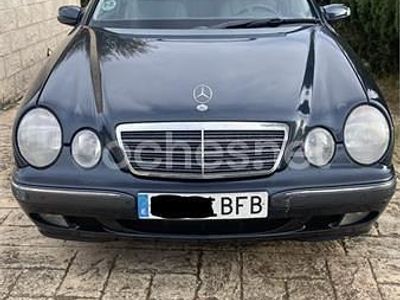 Usado Mercedes E200 Elegance 163 CV (119 kW) 2001 Azul Berlina