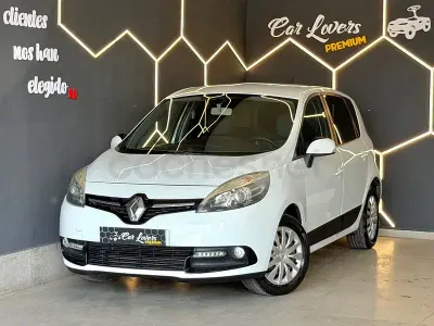 Usado Renault Scénic III Bose Edition 130 CV (95 kW) 2014 Blanco Monovolumen