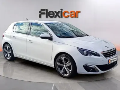 Używany Peugeot 308 Access 110 KM (80 kW) 2016 Biały Sedan/Limuzyna
