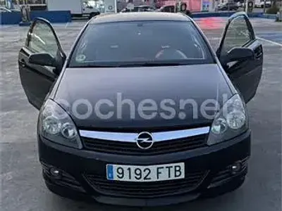 Usado Opel Astra GTC Enjoy 100 CV (73 kW) 2007 Negro Berlina