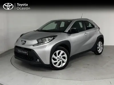 Usado Toyota Aygo X Play 72 CV (52 kW) 2024 Gris / plata SUV