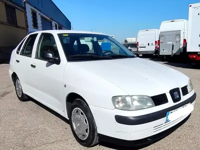 Käytetty Seat Cordoba Sport 100 HP (73 kW) 2003 Valkoinen Sedan