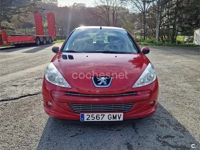 Usado Peugeot 206+ 60 CV (44 kW) 2009 Rojo Utilitario