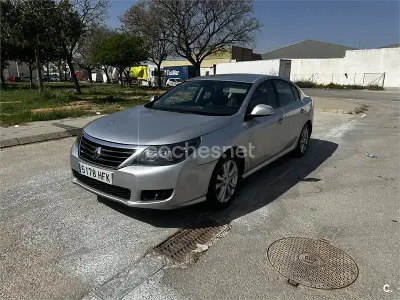 Usado Renault Latitude Expression 150 CV (110 kW) 2011 Gris / plata Berlina