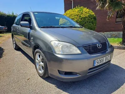 Usado Toyota Corolla Sol 90 CV (66 kW) 2003 Beige Berlina