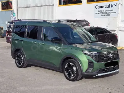 Usado Ford Tourneo Courier Titanium 125 CV (91 kW) 2024 Verde Monovolumen