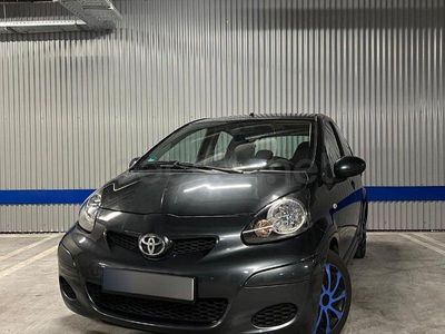 Usado Toyota Aygo Live 68 CV (50 kW) 2011 Azul Utilitario